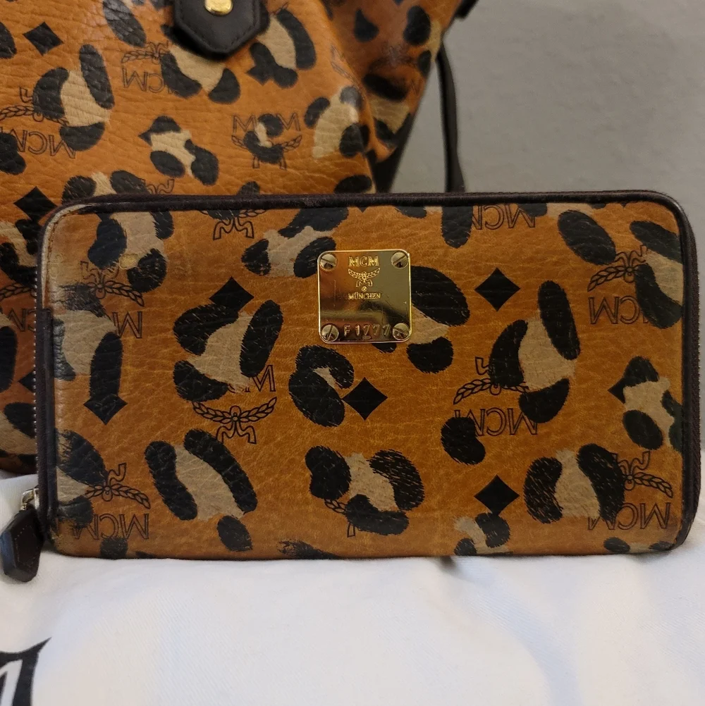 🖤🔥MCM Leopard Print Drawstring  2 Way Satchel Crossbody Bag and Wallet🔥🖤